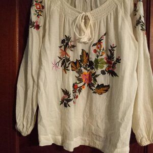 Soft Surroundings Top With Embroidery. Size S.